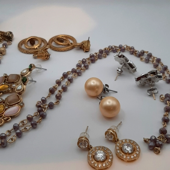 Five Pair of Earrings+ - Picture 8 of 9